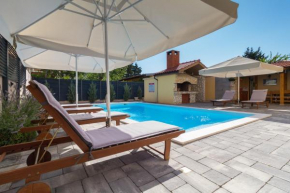 Spacious Villa Malina with pool